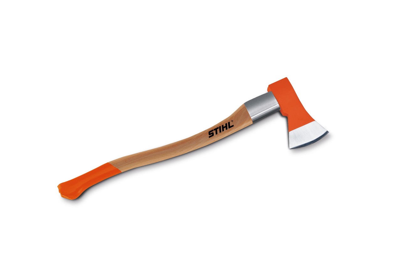 STIHL AX 16 erdészeti fejsze fehér háttér előtt